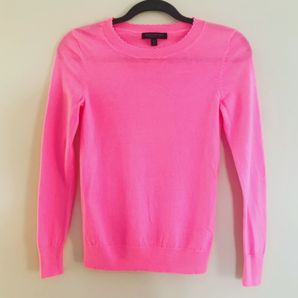 Banana Republic 🎀 Merino Scallop Crew Sweater